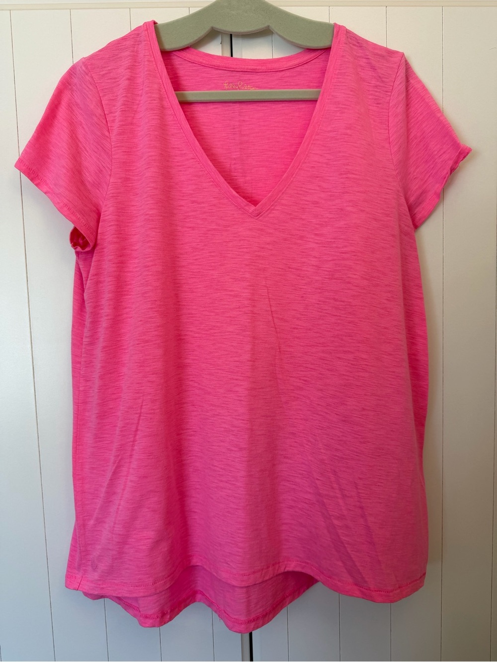 Lilly Pulitzer XL EUC Etta V-Neck Short Sleeve Top - Bright Pink